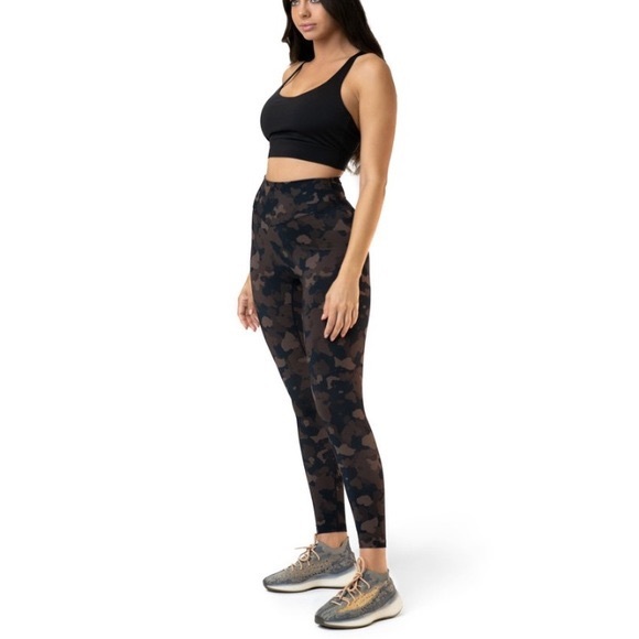 SOLD BALANCE ATHLETICA BASE CAMP LEGGINGS - Picture 6 of 7